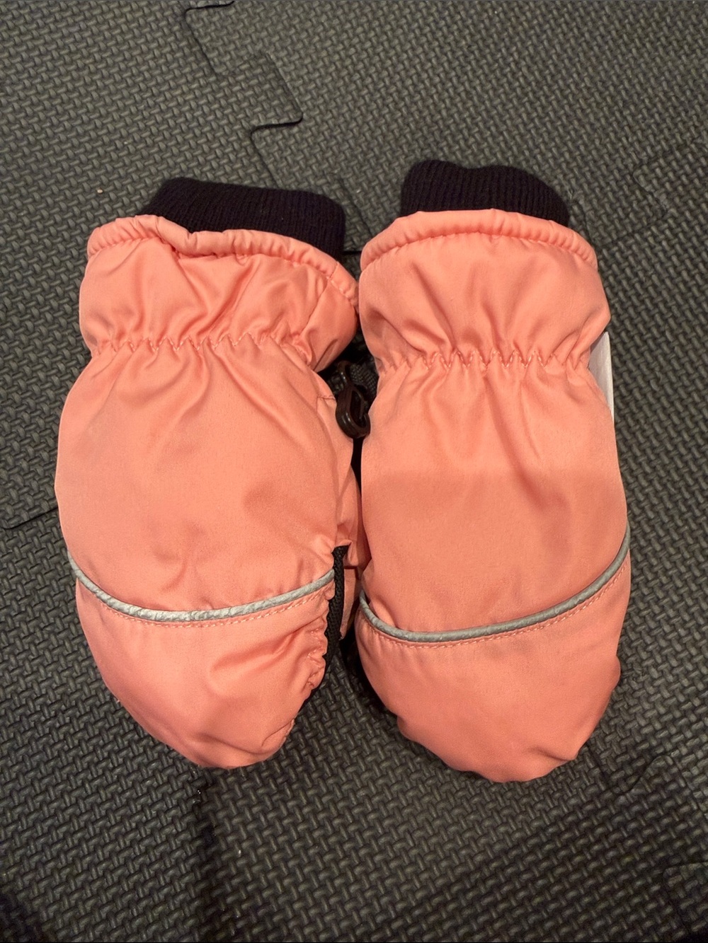 3M Thinsulate Kids Coral Pink Winter Mittens with Reflective Trim